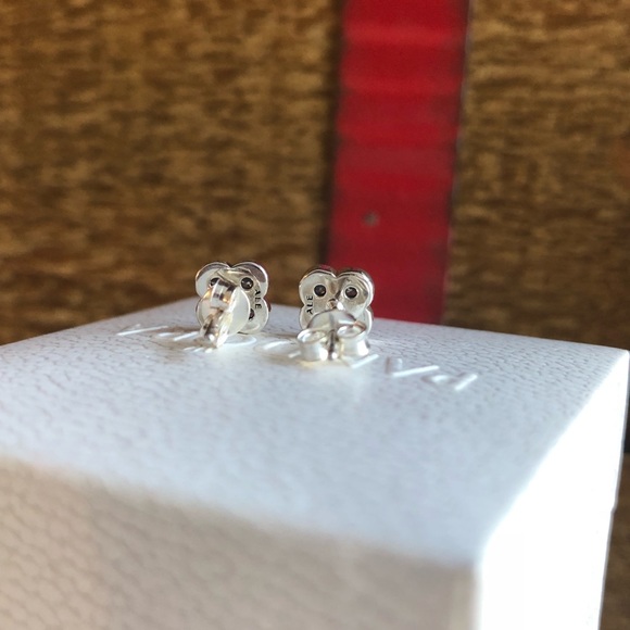 Pandora Earrings: Oriental Blossom Clear Cz - Picture 5 of 8